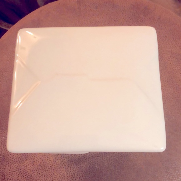 Threshold Chinese White Porcelain Takeout Box 5.5”x5.5” - Picture 5 of 8